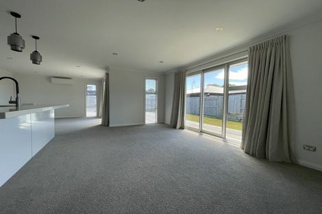 Photo of property in 89 Johnstone Drive, Fitzherbert, Palmerston North, 4410