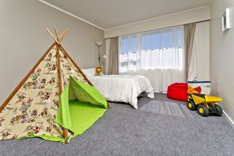 Photo of property in 13 Brigantine Drive, Beach Haven, Auckland, 0626