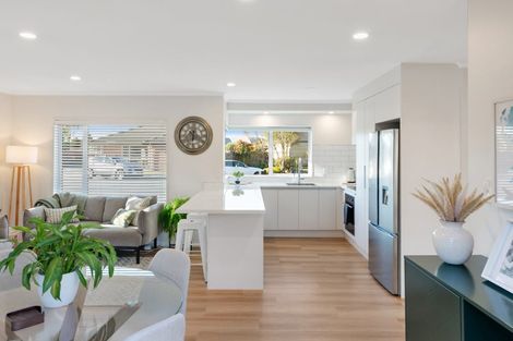 Photo of property in 33 Kirsten Place, Parklands, Christchurch, 8083