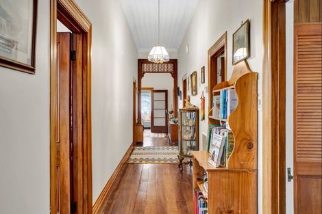 Photo of property in 18 Mills Street, Eltham, 4322