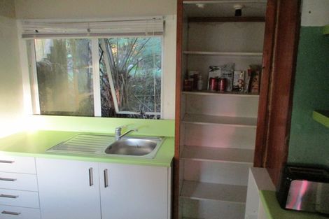 Photo of property in 22 Mountain Road, Henderson Valley, Auckland, 0612