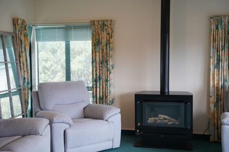 Photo of property in 31 Lanyon Place, Whitby, Porirua, 5024