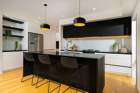 Photo of property in 144 East Coast Road, Forrest Hill, Auckland, 0620