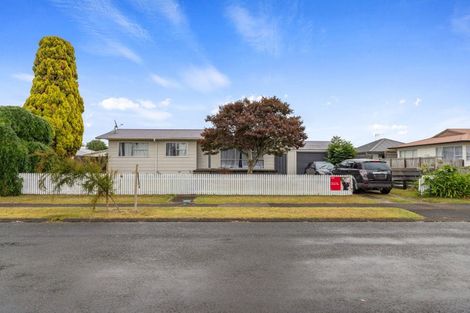 Photo of property in 22 Oakfield Crescent, Pukete, Hamilton, 3200