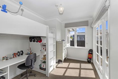 Photo of property in 1/2 Yeovil Road, Te Atatu Peninsula, Auckland, 0610
