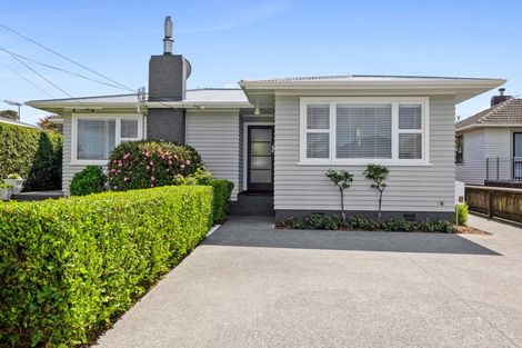 Photo of property in 9 Trafalgar Street, Westown, New Plymouth, 4310