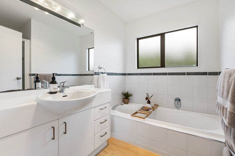 Photo of property in 16 Moera Place, Stanmore Bay, Whangaparaoa, 0932