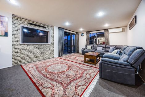 Photo of property in 22 Erceg Way, Rosehill, Papakura, 2113