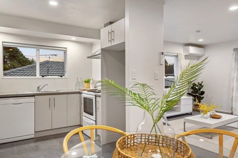 Photo of property in 2/8 Selwyn Crescent, Forrest Hill, Auckland, 0620