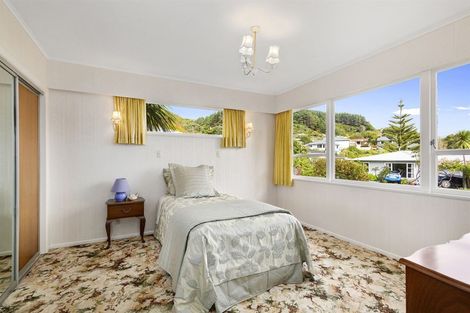 Photo of property in 10 Peckham Grove, Tawa, Wellington, 5028