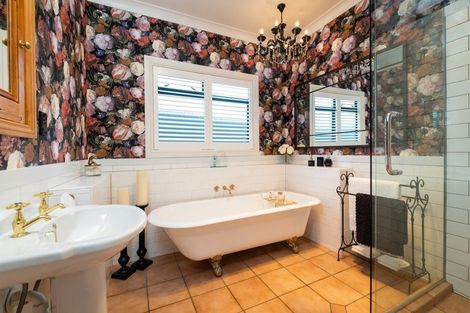 Photo of property in 100 Church Road, Taradale, Napier, 4112