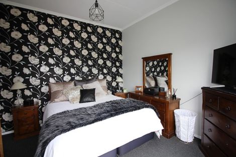 Photo of property in 13 Windsor Street, Dannevirke, 4930