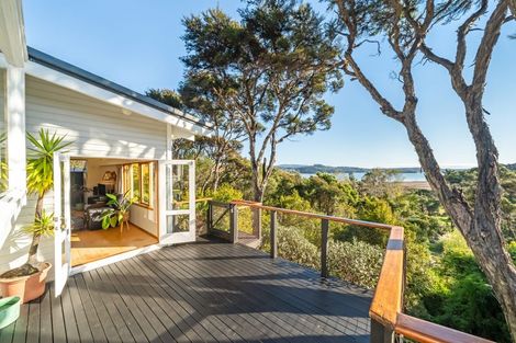 Photo of property in 92 Paekakariki Hill Road, Pauatahanui, Porirua, 5381