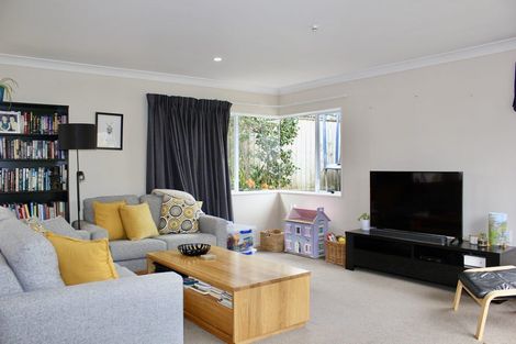 Photo of property in 142a Hutchinson Avenue, New Lynn, Auckland, 0600