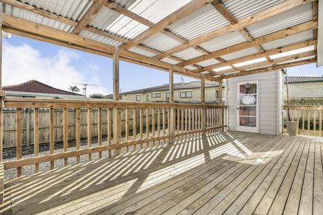 Photo of property in 2/17 Etherton Drive, Weymouth, Auckland, 2103