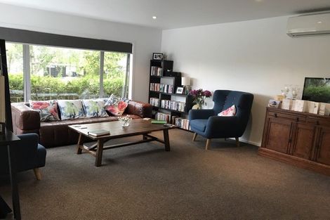 Photo of property in 37 Ramillies Place, Glenfield, Auckland, 0629