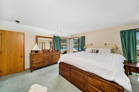 Photo of property in 2 Milward Place, Kelvin Heights, Queenstown, 9300