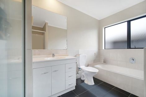 Photo of property in 33 Fergy Crescent, Wattle Downs, Auckland, 2103