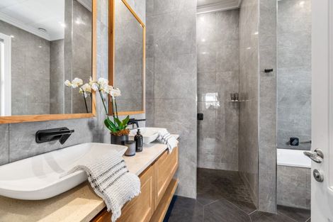 Photo of property in 48 Stanley Point Road, Stanley Point, Auckland, 0624