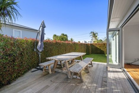 Photo of property in 52 Wainui Avenue, Point Chevalier, Auckland, 1022