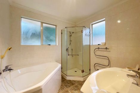 Photo of property in 13 View Road, Papakura, 2110