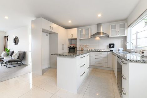 Photo of property in 79a Awaroa Road, Sunnyvale, Auckland, 0612