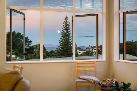 Photo of property in 29 Korotaha Terrace, Rothesay Bay, Auckland, 0630