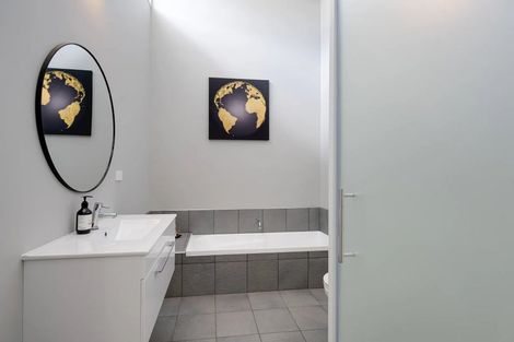 Photo of property in 8a Maple Court, Arthurs Point, Queenstown, 9371