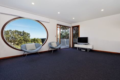 Photo of property in 87 Marine Parade North, Piha, 0772