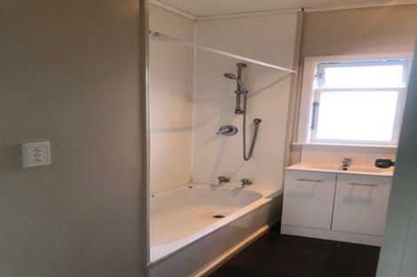 Photo of property in 112 Tirimoana Road, Te Atatu South, Auckland, 0602