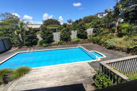 Photo of property in 2 King Richard Place, Browns Bay, Auckland, 0630