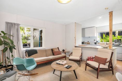 Photo of property in 16 Mahoe Road, Titirangi, Auckland, 0604