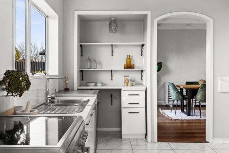 Photo of property in 15 Taradale Road, Marewa, Napier, 4110