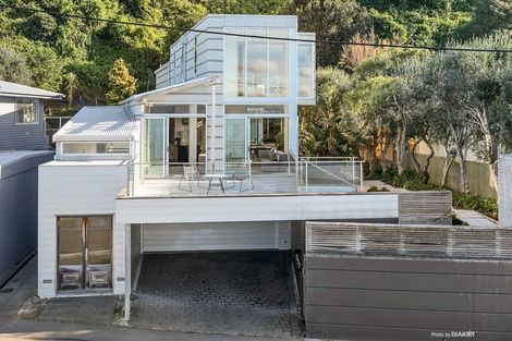 Photo of property in 257 Karaka Bay Road, Karaka Bays, Wellington, 6022