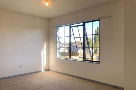 Photo of property in 2/16 De Quincey Terrace, Highland Park, Auckland, 2010