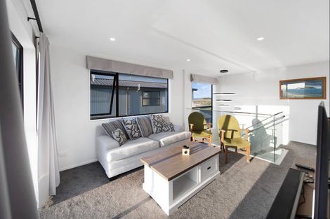 Photo of property in 11 Koiora Road, Clarks Beach, 2122