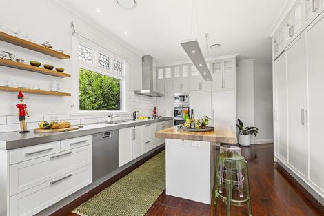 Photo of property in 39 Mills Road, Brooklyn, Wellington, 6021