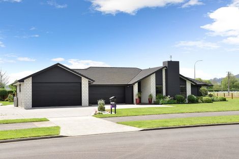 Photo of property in 2 Alan Livingston Drive, Cambridge, 3434