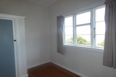 Photo of property in 92 Sutherland Road, Melrose, Wellington, 6023