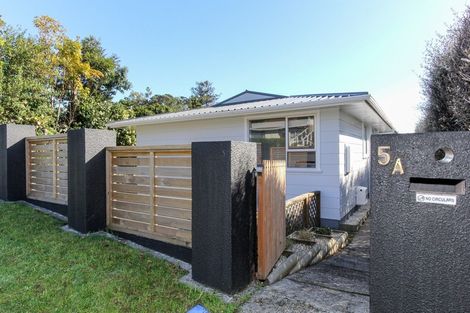 Photo of property in 5a Ambury Place, Merrilands, New Plymouth, 4312