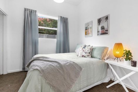 Photo of property in 2 Te Pari Pari Road, Pukerua Bay, 5026