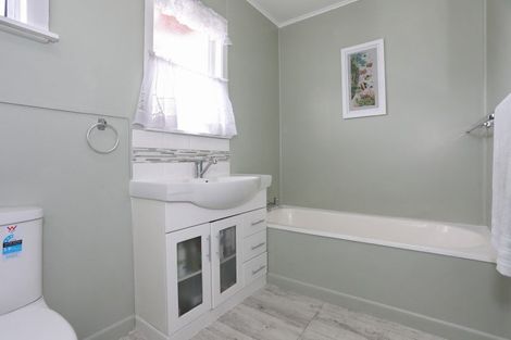 Photo of property in 35 Churchill Avenue, Feilding, 4702