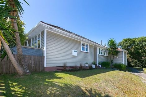 Photo of property in 64 Parsons Street, Frankleigh Park, New Plymouth, 4310