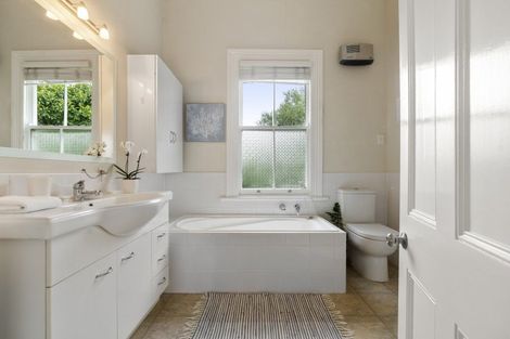 Photo of property in 1 St Leonards Road, Devonport, Auckland, 0624