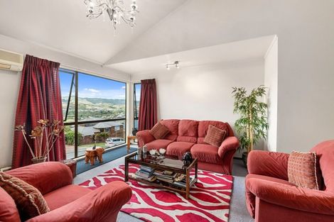 Photo of property in 18 Ordley Grove, Tawa, Wellington, 5028