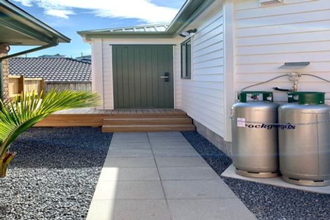 Photo of property in 11 San Ambrosio Rise, Henderson, Auckland, 0612