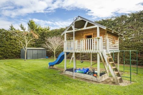Photo of property in 15 Dobsons Lane, Kelvin Grove, Palmerston North, 4470