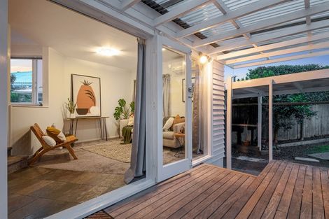 Photo of property in 1/40 Mahara Avenue, Birkenhead, Auckland, 0626