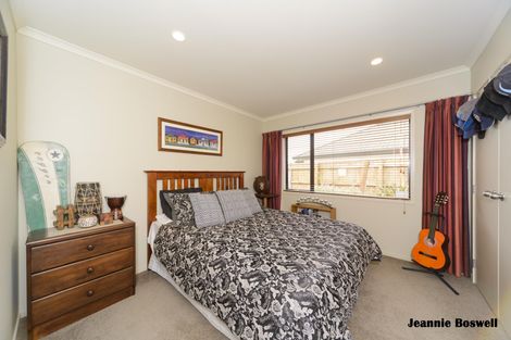 Photo of property in 5 Ron Place, Fitzherbert, Palmerston North, 4410