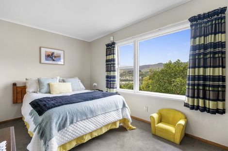 Photo of property in 40 Saint Johns Terrace, Tawa, Wellington, 5028